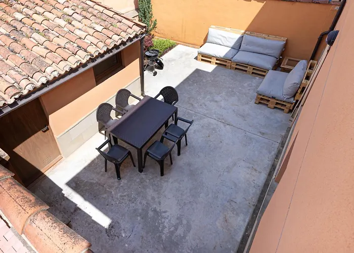Uribe-Enea Casa Sola Con Amplio Patio En Elciego Con Visita A Bodega, Siempre Sujeta A Disponibilidad