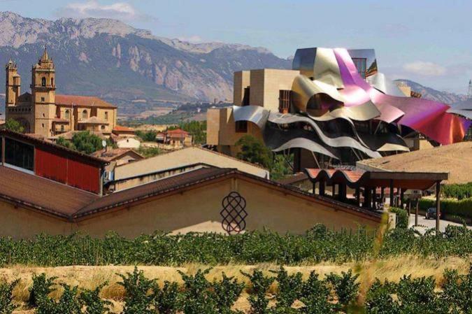 Uribe-enea: Casa Sola Con Patio Y Visita A Bodega En