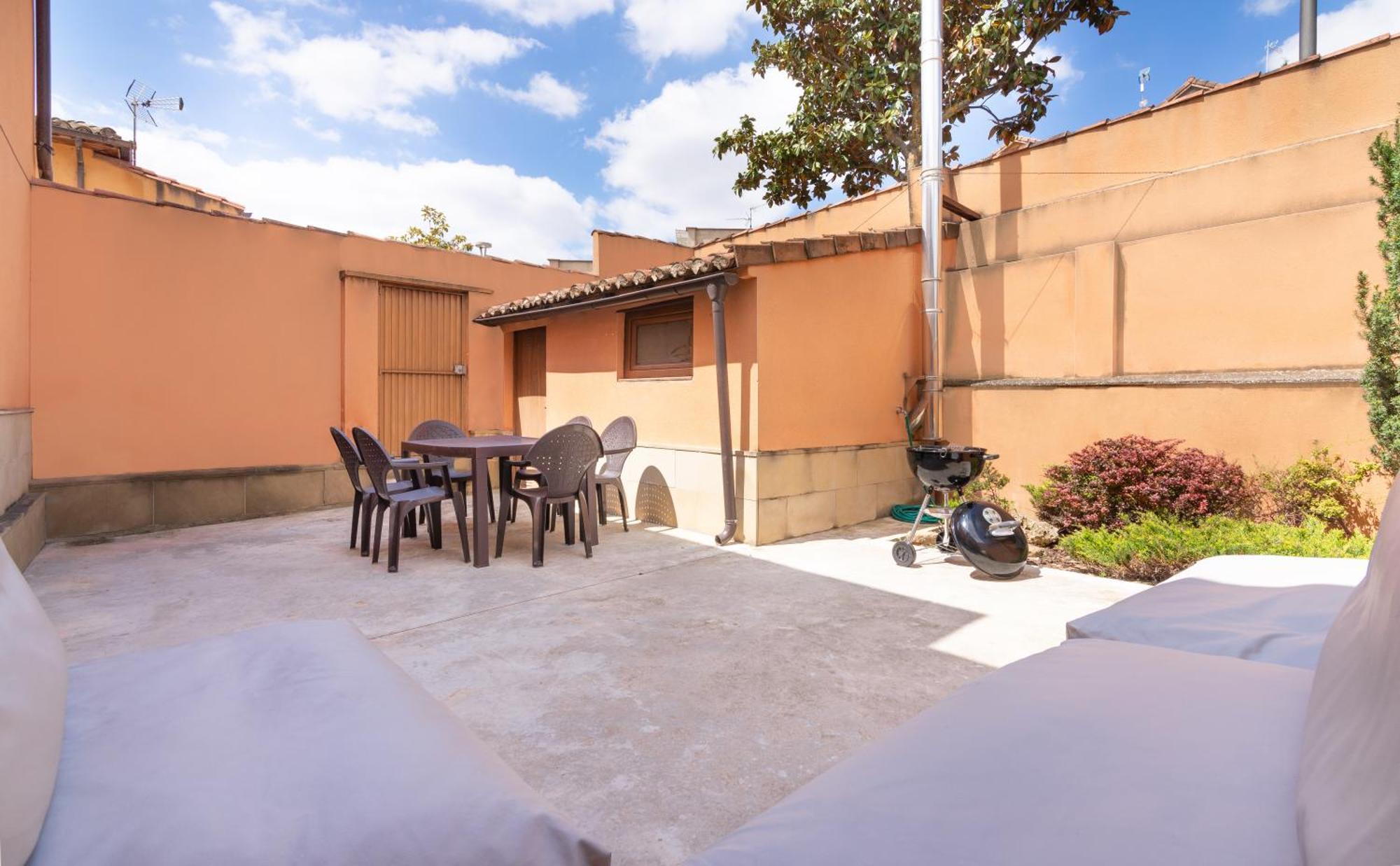 Holiday home Uribe-enea: Casa Sola Con Patio Y Visita A Bodega En *